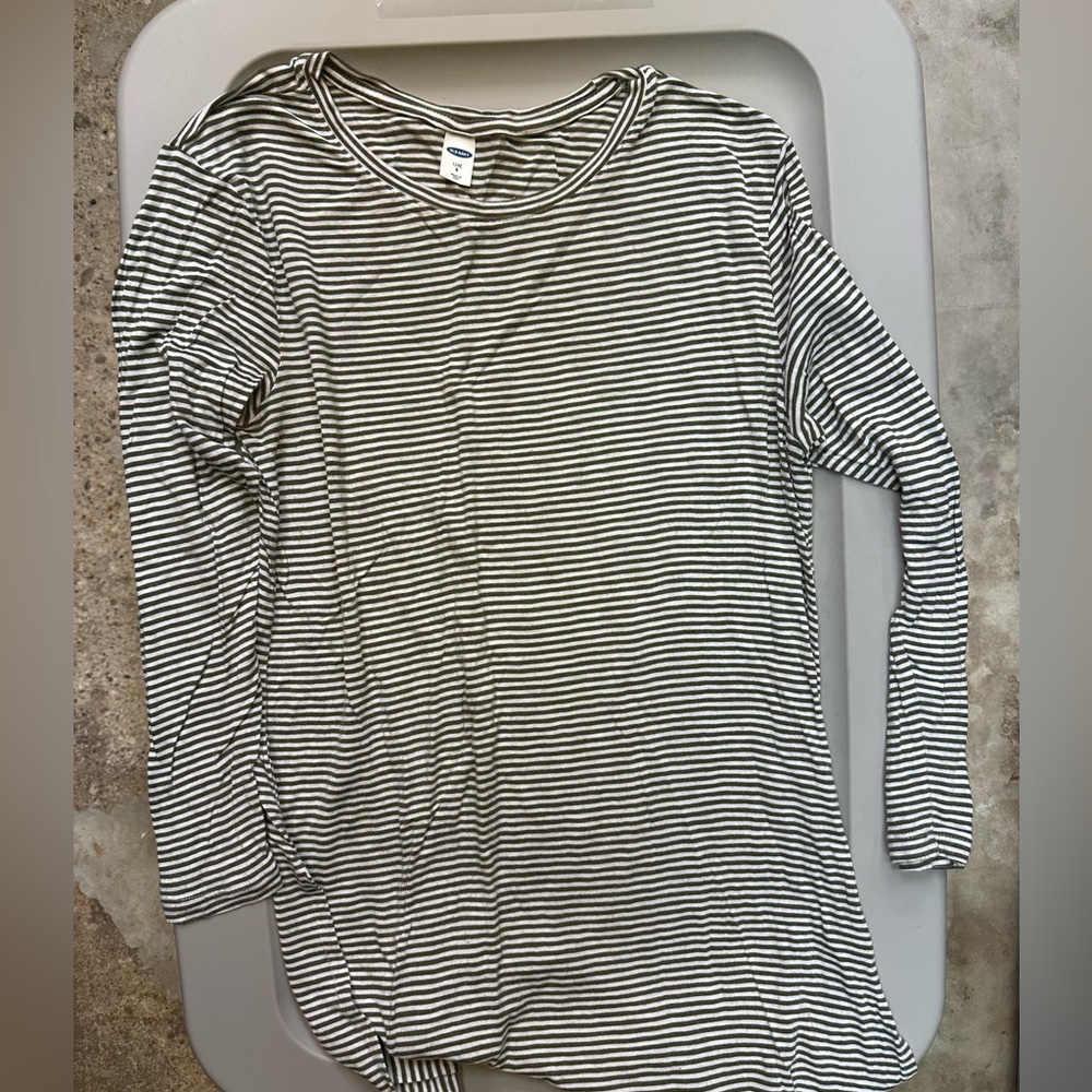 Old navy long sleeve top. Size small.